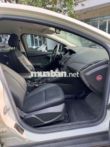 Ford Focus Hatchback 5 cửa 2013 Xăng 1.6L Trắng