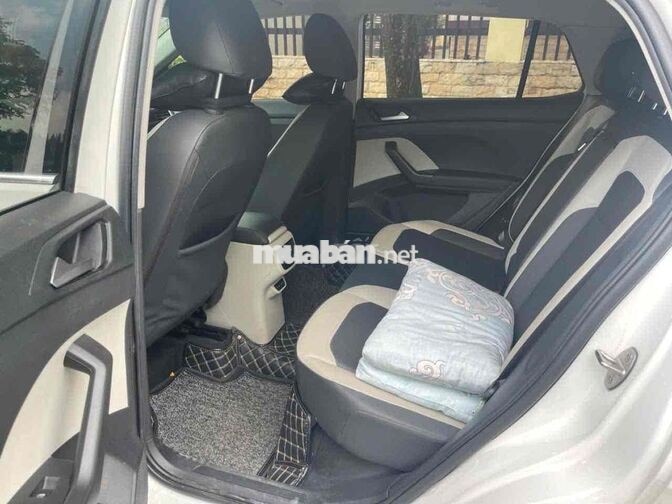Volkswagen T-Cross 2023 Luxury 1.0 AT - 14000 km