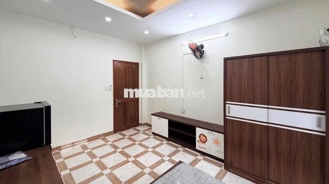 Cho Thuê Phòng Rộng Rãi Có Ban Công Đầy Đủ Nội Thất Ngay Ngã Tư Bốn Xã