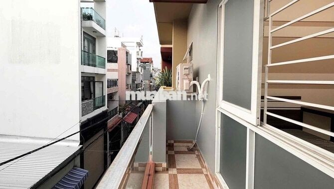 Cho Thuê Phòng Rộng Rãi Có Ban Công Đầy Đủ Nội Thất Ngay Ngã Tư Bốn Xã