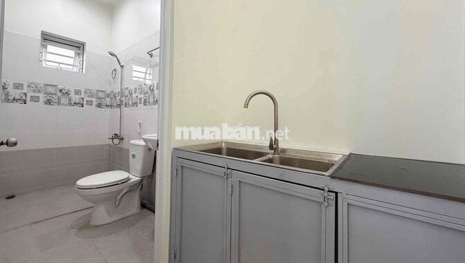 Cho Thuê Phòng Rộng Rãi Có Ban Công Đầy Đủ Nội Thất Ngay Ngã Tư Bốn Xã