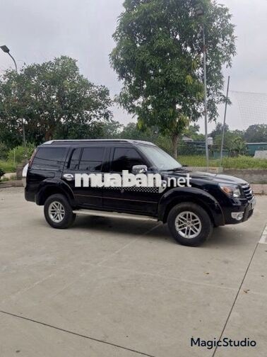 Ford Everest SUV màu Đen
