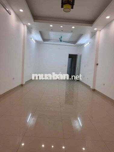 cho thuê nhà tầng 3 mặt phố Lạc Trung 60m2 T3 giá 7 triệu/1th 2 thoang