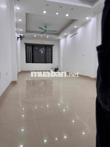 cho thuê nhà tầng 3 mặt phố Lạc Trung 60m2 T3 giá 7 triệu/1th 2 thoang