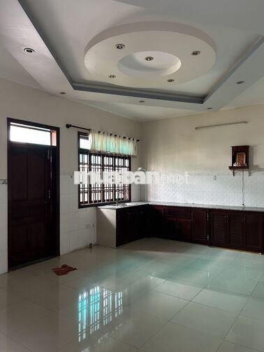 CHO THUÊ NHÀ MẶT TIỀN ĐƯỜNG LỘ LỚN – 5 PHÒNG NGỦ, 6 WC – 1 TẦNG