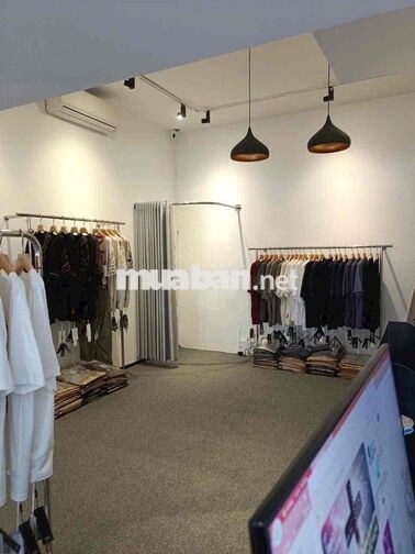Sang nhượng cửa hàng phố Huế 70m2 x4T giá 60triệu/1th  cả nhà