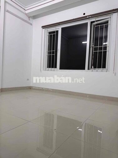 cho thuê nhà tầng 3 mặt phố Lạc Trung 60m2 T3 giá 7 triệu/1th 2 thoang