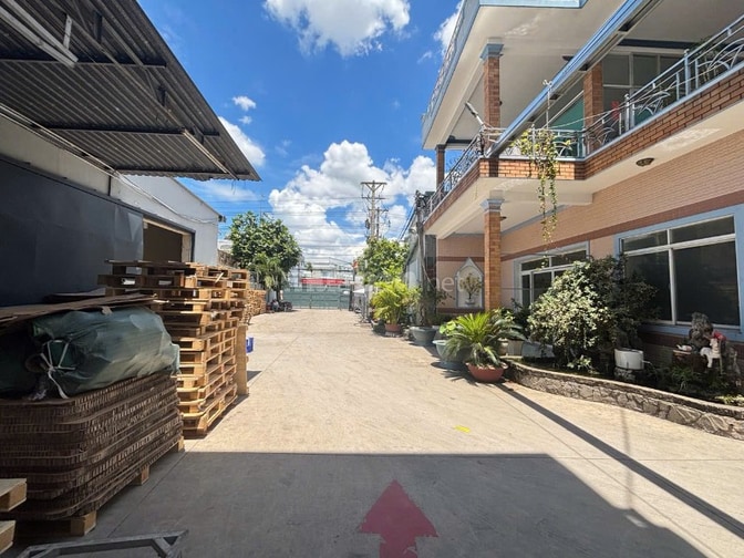 NHÀ XƯỞNG Ở ĐƯỜNG DT743. BÌNH HÒA . THUẬN AN. BD. DT3246M2. GIÁ 76 TỶ