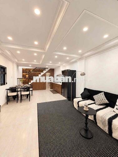Tôn Thất Tùng • Sát MT • Hẻm xe hơi • 3 Tầng • 3 pn
