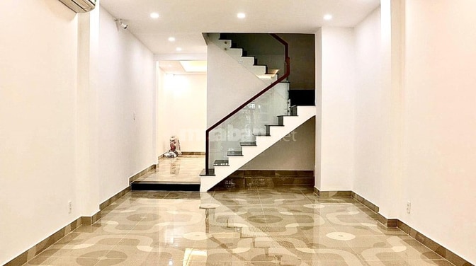 Bán nhà mới xây gồm: trệt, 2 lầu, sân thượng