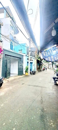 Bán nhà mới xây gồm: trệt, 2 lầu, sân thượng