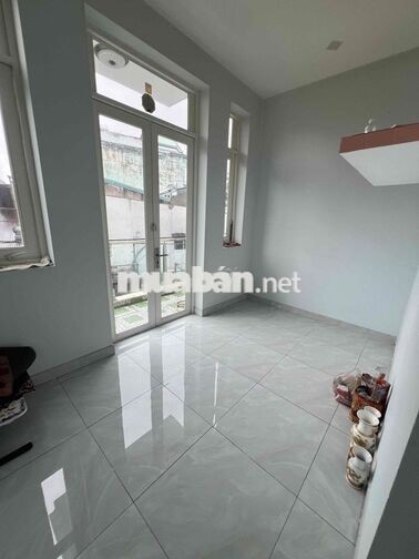 Cho thuê nhà hẻm xe tải khu Nguyễn sơn 4.1x20m 3 lầu 4pn 5wc 15tr
