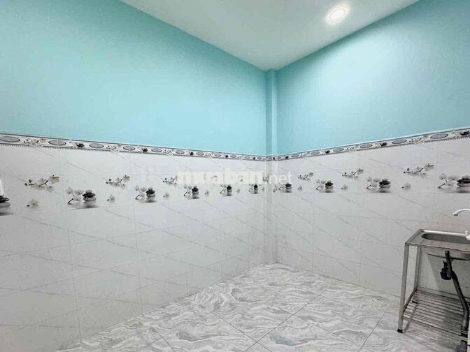 TÁCH BẾP RỘNG 30m2 CÓ CỬA SỔ | NỘI THẤT CƠ BẢN KỀ VHU, HIU, ĐẦM SEN