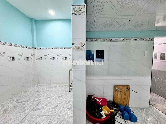 TÁCH BẾP RỘNG 30m2 CÓ CỬA SỔ | NỘI THẤT CƠ BẢN KỀ VHU, HIU, ĐẦM SEN