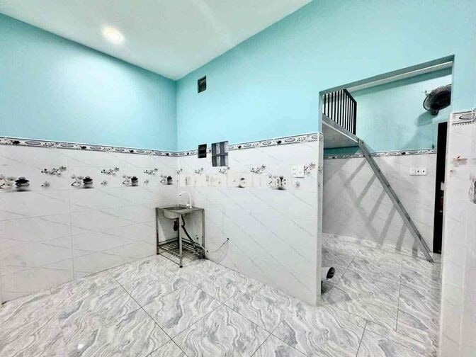 TÁCH BẾP RỘNG 30m2 CÓ CỬA SỔ | NỘI THẤT CƠ BẢN KỀ VHU, HIU, ĐẦM SEN