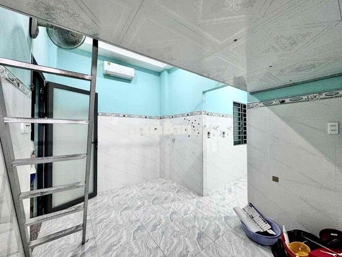 TÁCH BẾP RỘNG 30m2 CÓ CỬA SỔ | NỘI THẤT CƠ BẢN KỀ VHU, HIU, ĐẦM SEN