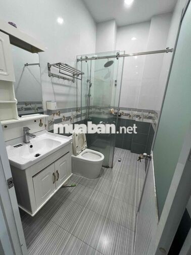 Cho thuê nhà hẻm xe tải khu Nguyễn sơn 4.1x20m 3 lầu 4pn 5wc 15tr