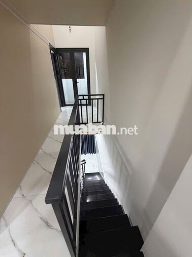 Cho thuê NHÀ NGUYÊN CĂN mới xây, mặt bằng lớn thích hợp kinh doanh / ở
