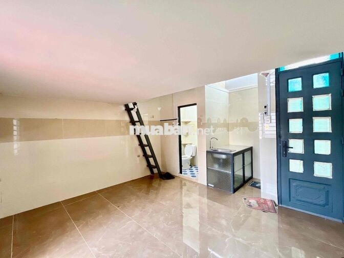 PHÒNG CỬA SỔ GÁC CAO NGAY HUỲNH TẤN PHAT
