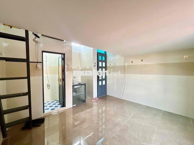 PHÒNG CỬA SỔ GÁC CAO NGAY HUỲNH TẤN PHAT