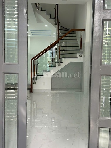 BÁN GẤP Nhà MT đường Nguyễn Đức Ngữ F5Q8 