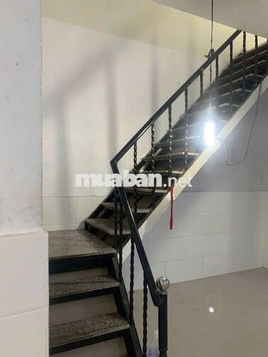 cần bán gấp nhà P ĐHT Q12. DT 4.7 x 15 1 trệt 1lầu 2PN 2WS Hẻm ba gác 