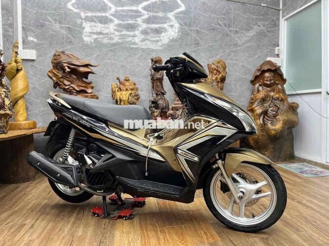 Honda Airblade 125Fi dàn áo sạch sẽ, máy êm ru