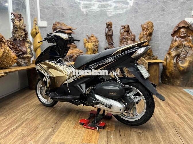 Honda Airblade 125Fi dàn áo sạch sẽ, máy êm ru