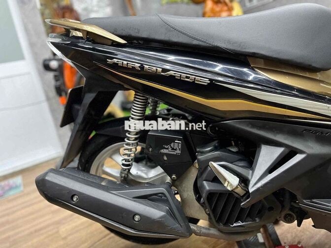 Honda Airblade 125Fi dàn áo sạch sẽ, máy êm ru