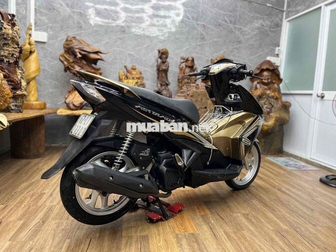 Honda Airblade 125Fi dàn áo sạch sẽ, máy êm ru