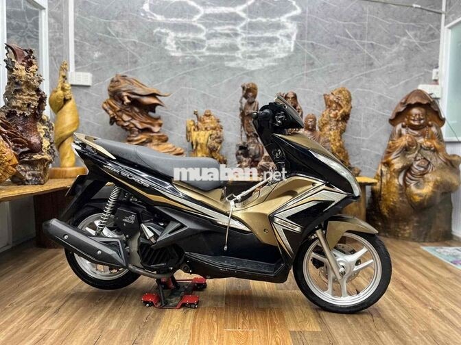 Honda Airblade 125Fi dàn áo sạch sẽ, máy êm ru