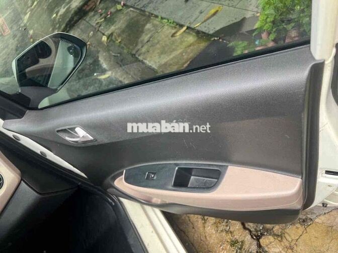 Hyundai Grand i10 5 chỗ màu Trắng