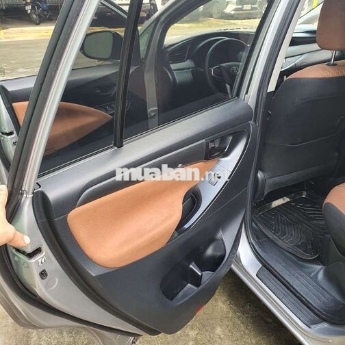 Toyota Innova 2018 Số sàn Ghế nỉ Bạc