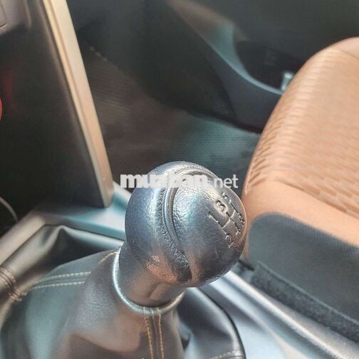 Toyota Innova 2018 Số sàn Ghế nỉ Bạc