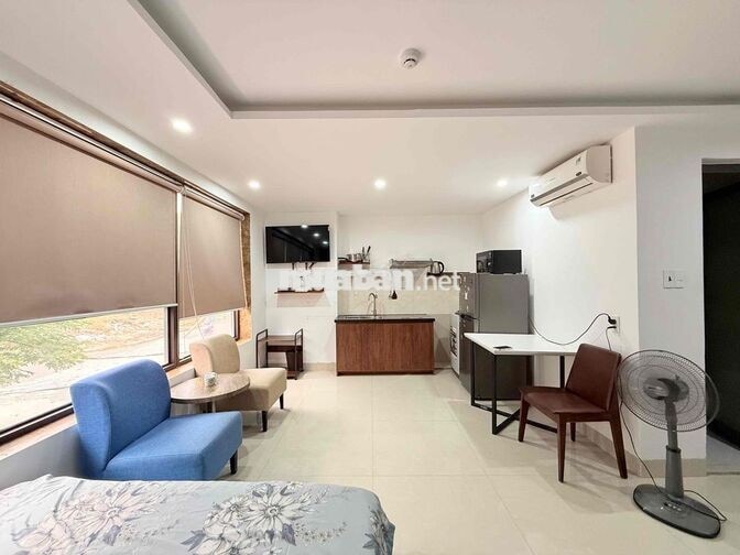 Trống sẵn căn hộ cửa sổ lớn, thoáng mát, rộng rãi