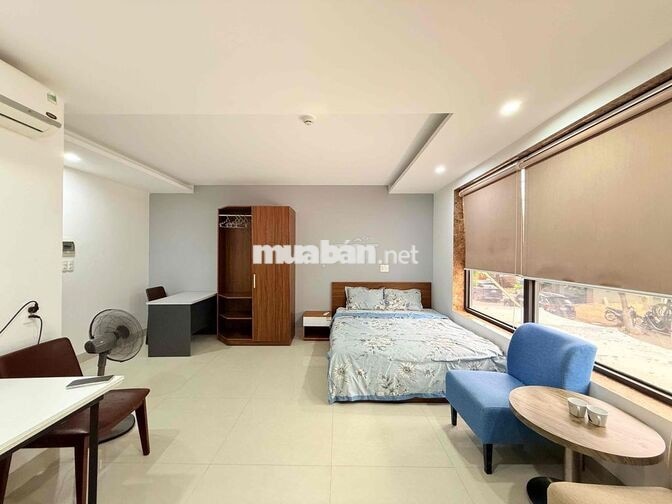 Trống sẵn căn hộ cửa sổ lớn, thoáng mát, rộng rãi