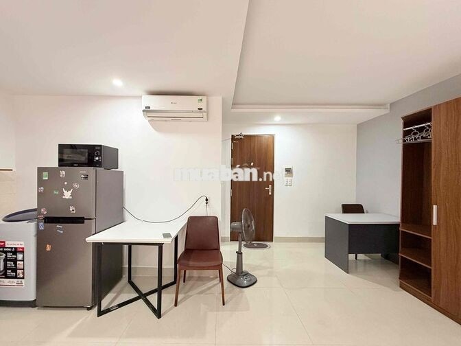 Trống sẵn căn hộ cửa sổ lớn, thoáng mát, rộng rãi
