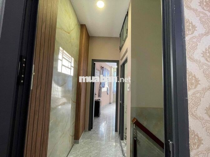 Nhà 1 trệt 1 lầu, 2 mặt tiền, ô tô 7 chỗ đậu trong nhà Bình Chiểu , Th