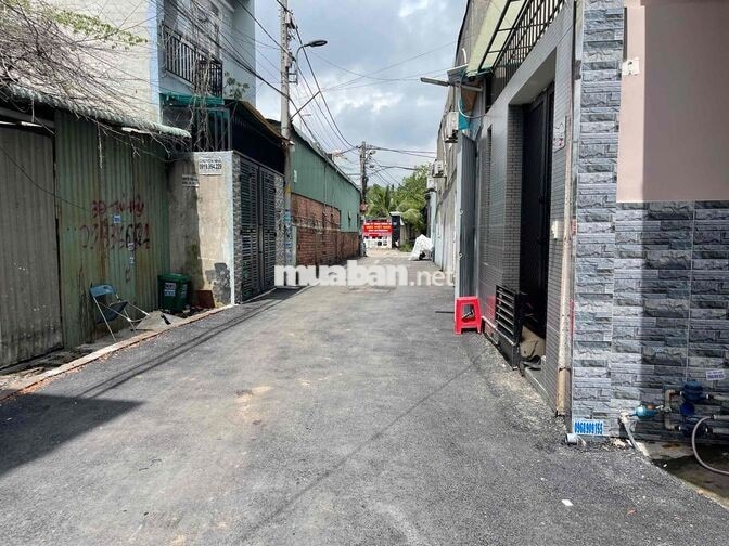 Nhà 1 trệt 1 lầu, 2 mặt tiền, ô tô 7 chỗ đậu trong nhà Bình Chiểu , Th