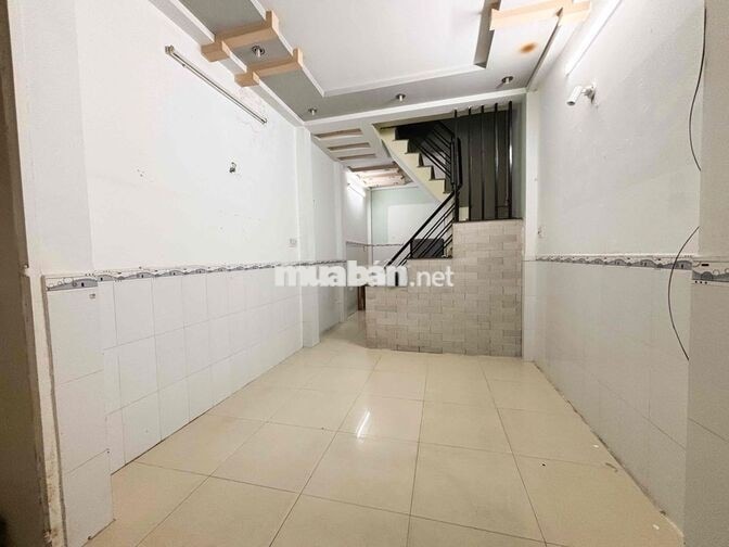 nhà nguyên căn quận 3: 2pn, 2wc, ban công
