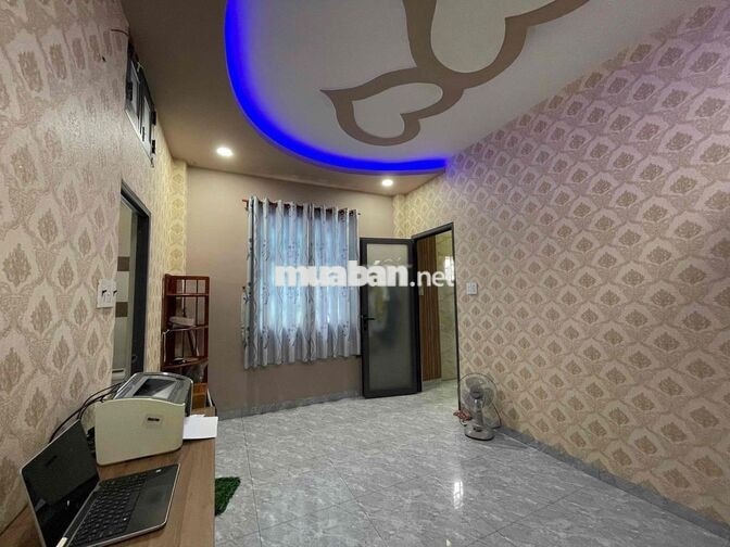 Nhà 1 trệt 1 lầu, 2 mặt tiền, ô tô 7 chỗ đậu trong nhà Bình Chiểu , Th