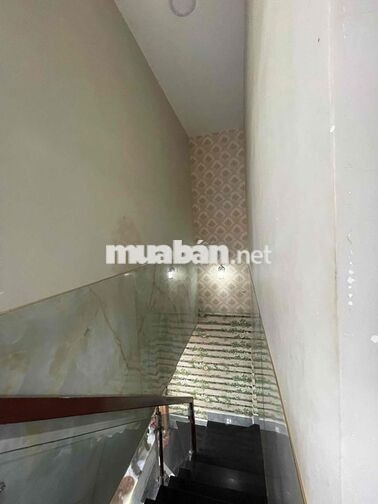 Nhà 1 trệt 1 lầu, 2 mặt tiền, ô tô 7 chỗ đậu trong nhà Bình Chiểu , Th