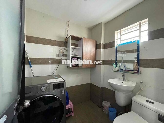 Nhà 1 trệt 1 lầu, 2 mặt tiền, ô tô 7 chỗ đậu trong nhà Bình Chiểu , Th