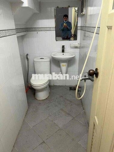 Cho thuê nhà hẻm xe hơi hương lộ 2.4x16m 2 lầu sân thượng 4pn 3wc 12tr