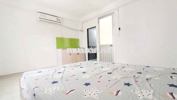 Studio cửa sổ trời máy lạnh giá rẻ gần Cv Làng Hoa