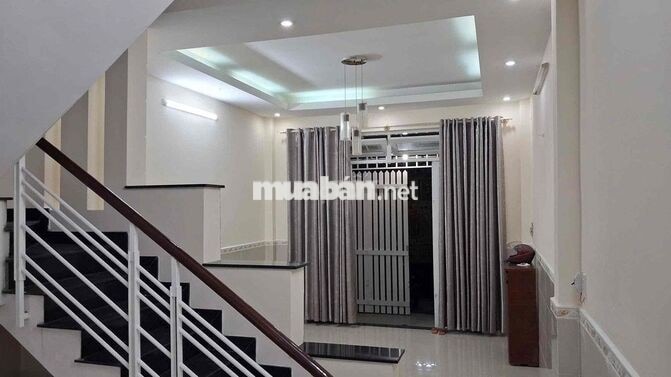 chính chủ cho thuê nhà 4,5x17 ba lầu