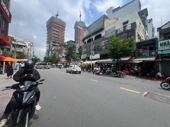 CHUYỂN NHƯỢNG MẶT TIỀN ĐƯỜNG CALMETTE - GẦN CHỢ BẾN THÀNH - QUẬN 1!!!