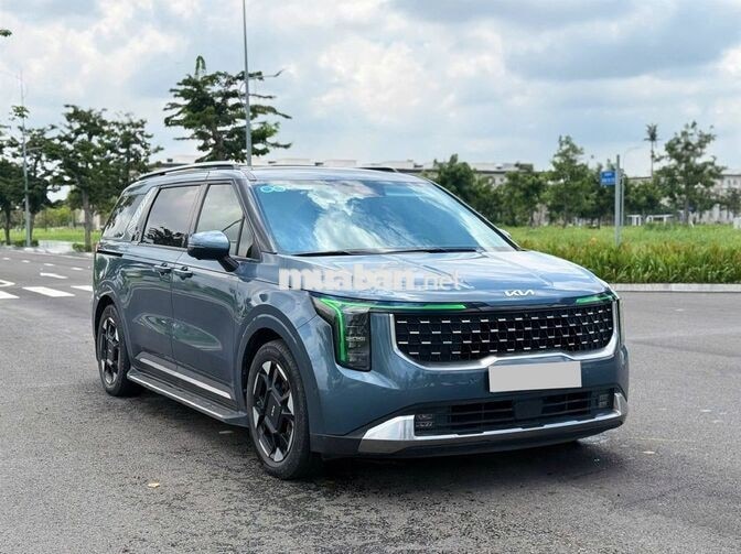 Kia Carnival Signature 2024 Xanh ngọc 8 vạn