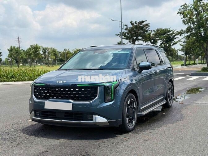 Kia Carnival Signature 2024 Xanh ngọc 8 vạn