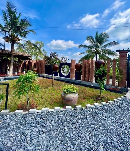 GẤP 2.300m2 giá rẻ PHƯỜNG SƠN QUI, Tp Gò Công, cách HCM 45km, chủ kẹt 